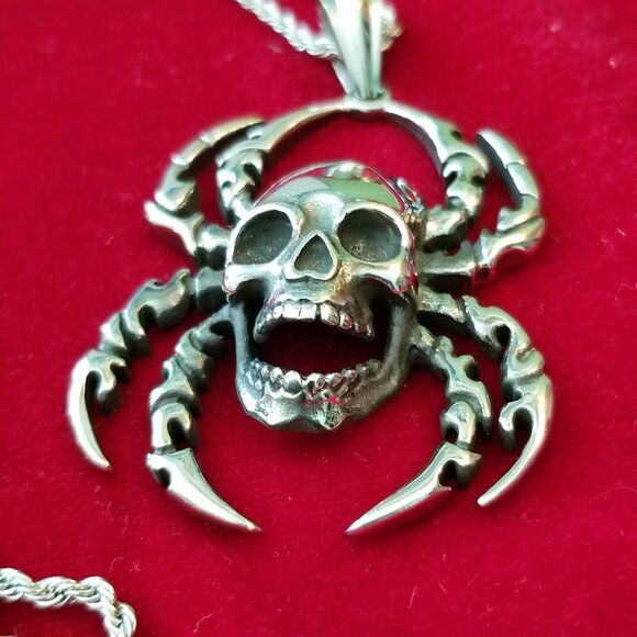 Truly creepy skull spider necklace, NWOT - Picture 2 of 9